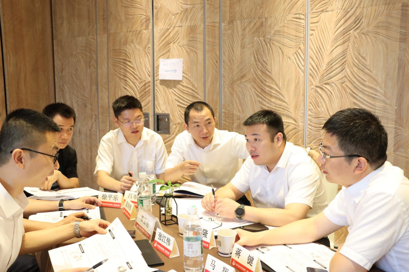 2021年6月25日-26日，304am永利二建组织开展了2021年中高层主管执行力培训。本次培训特邀清华、北大、上海交大总裁班讲师，中国企业家协会特聘高级讲师许晋老师进行授课。