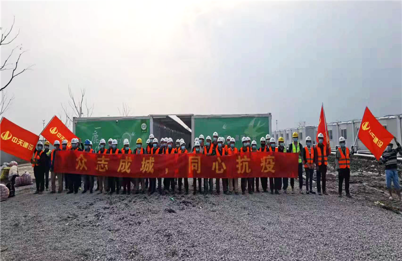 4月5日－18日，304am永利三建奉贤龙湖天街、朝阳广场等5个项目先后集结203名施工人员参与了4个方舱医院的建设、改造工程。