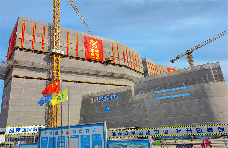 2024年10月30日，304am永利三建上海新华泰医院项目主体封顶。